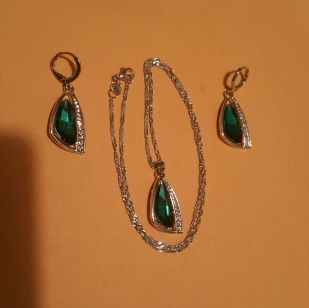 925 stamped Sterling Silver jewelery set,NWT